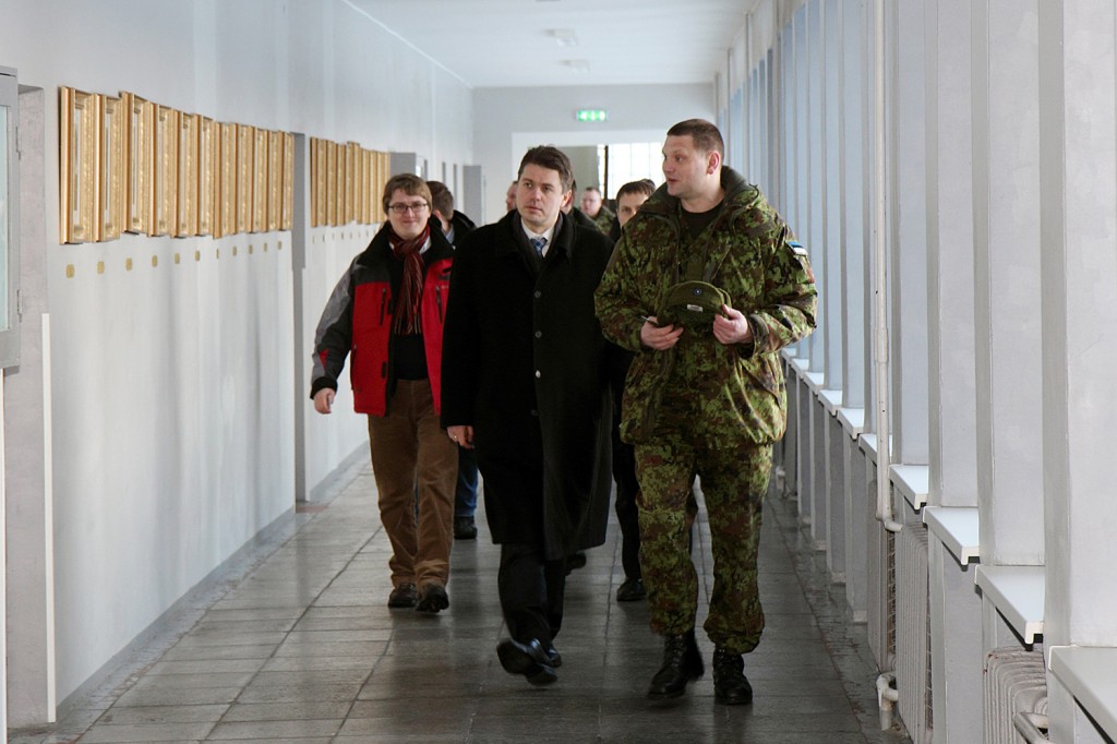 kaitseminister_lahingukoolis