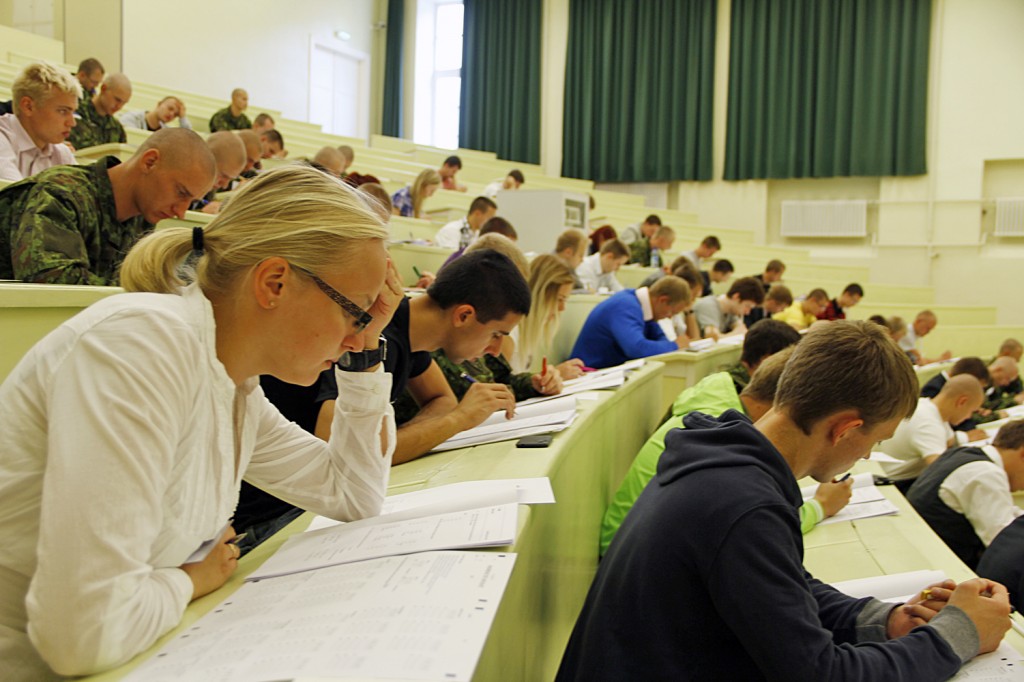 Pilt eelmise aasta sisseastumiskatsete akadeemilise testi sooritamisest.